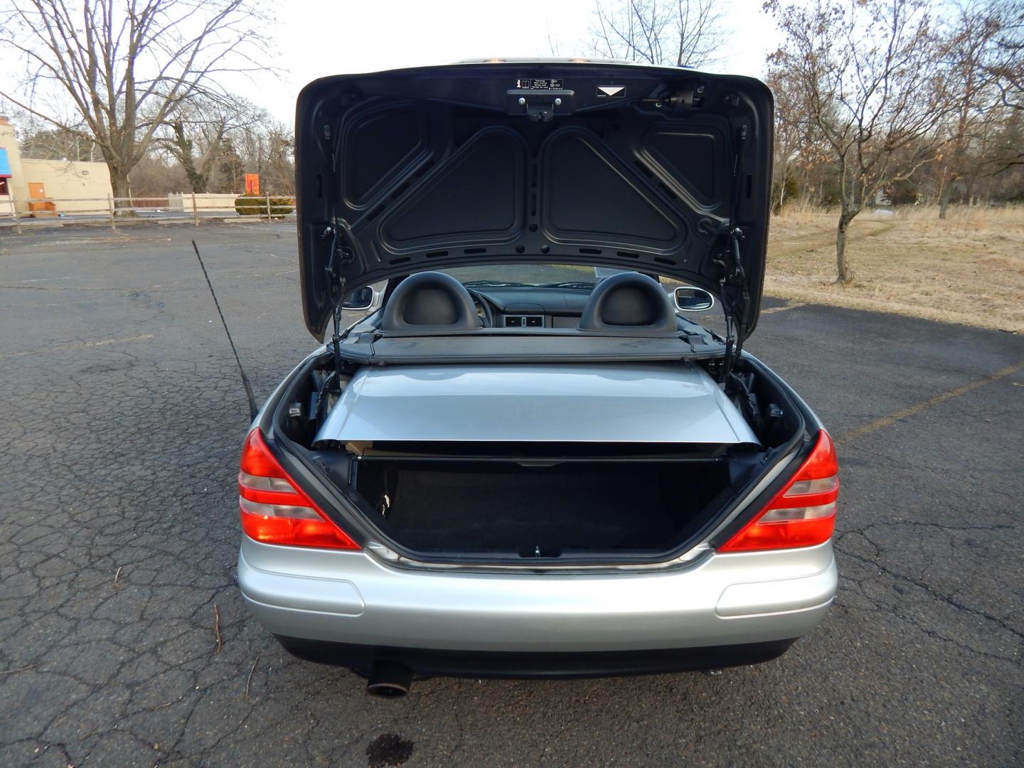 2000 Silver /Black Leather Mercedes-Benz SLK SLK230 (WDBKK47F2YF) with an 2.3L 4 cylinder supercharged engine, Automatic transmission, located at 6528 Lower York Road, New Hope, PA, 18938, (215) 862-9555, 40.358707, -74.977882 - Here we have a Mercedes SLK320 with a 2.3L 4 cylinder supercharged engine putting power to the rear wheels via an automatic transmission. Options include: black leather seats, power windows/locks/mirrors, Alpine head unit, heat/AC, tilt steering wheel, convertible hard top, cruise control, 16inch al - Photo#24